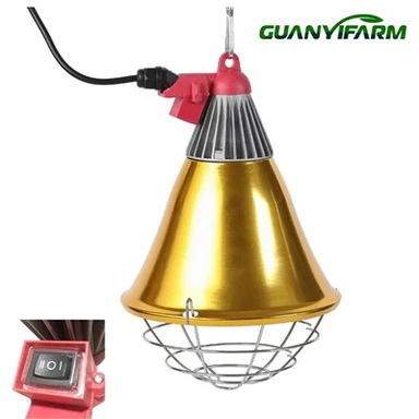 Zelta lampas apvalks cūku fermai